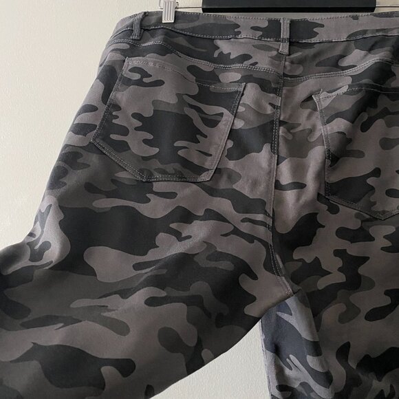 Design Lab Grey Camouflage Print Cotton Blend Skinny Leg Pants - Picture 9 of 12